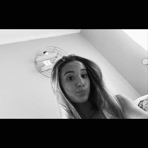 Meet your Posher, Chloe